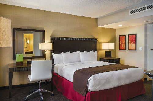 DoubleTree By Hilton Los Angeles Downtown image 3